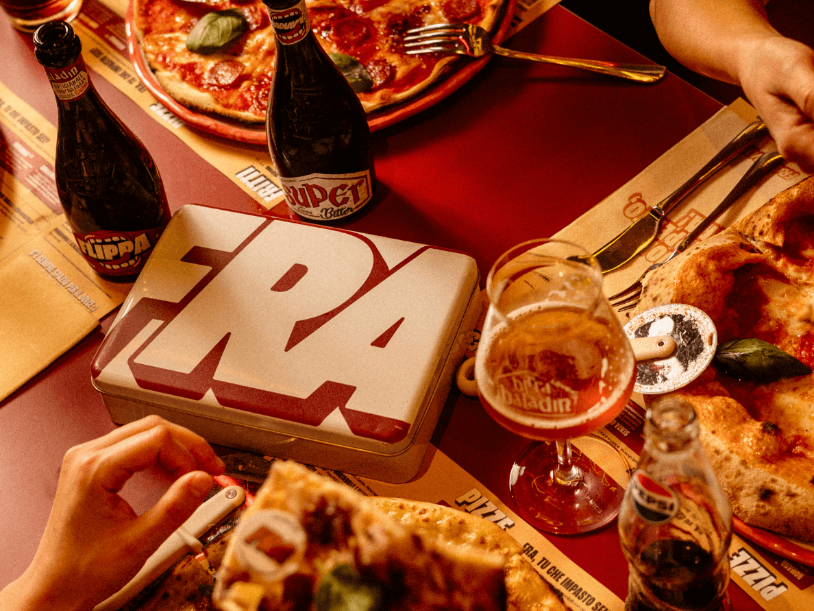 fra carton de pizzas