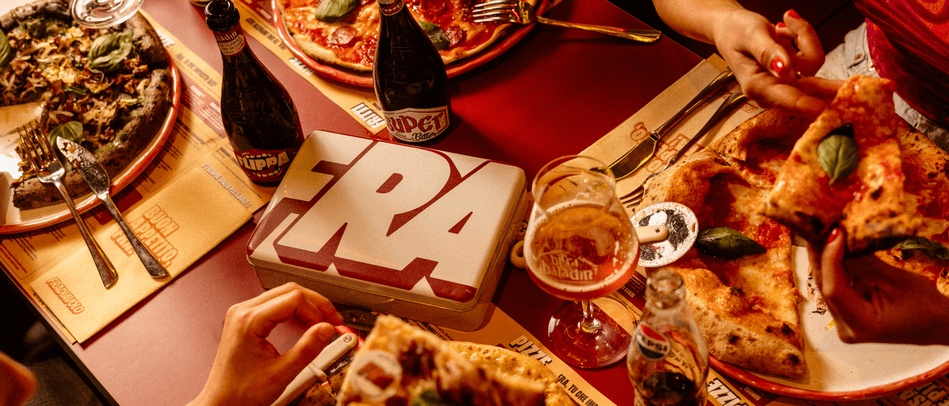 fra carton de pizzas