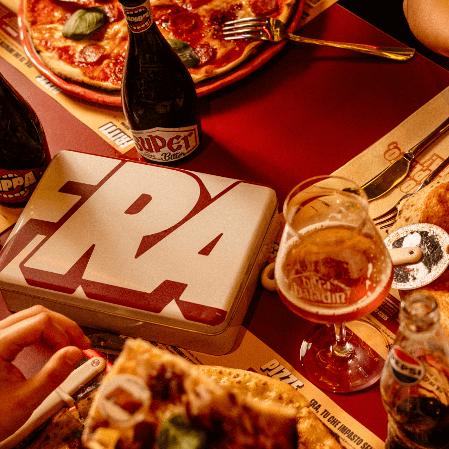 fra carton de pizzas